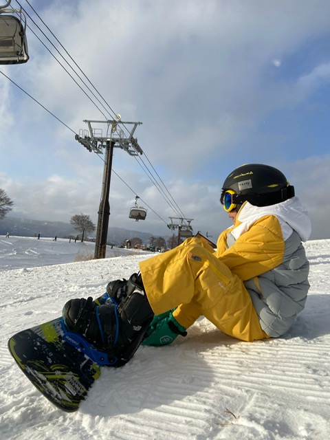 nozawa onsen - snowboarder